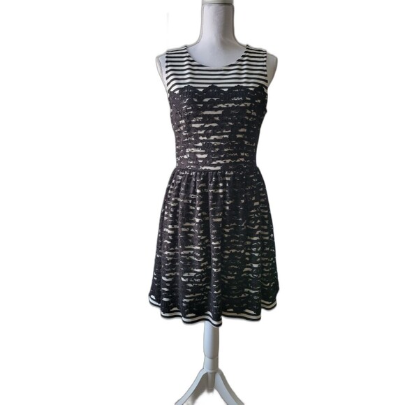 Soprano Fit and Flare Black Lace Stripe Sz M - Picture 1 of 6